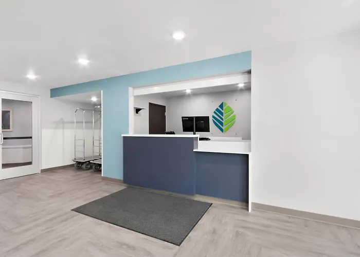 Woodspring Phoenix Medical Center Chandler