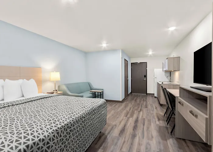 Woodspring Phoenix Medical Center * Chandler