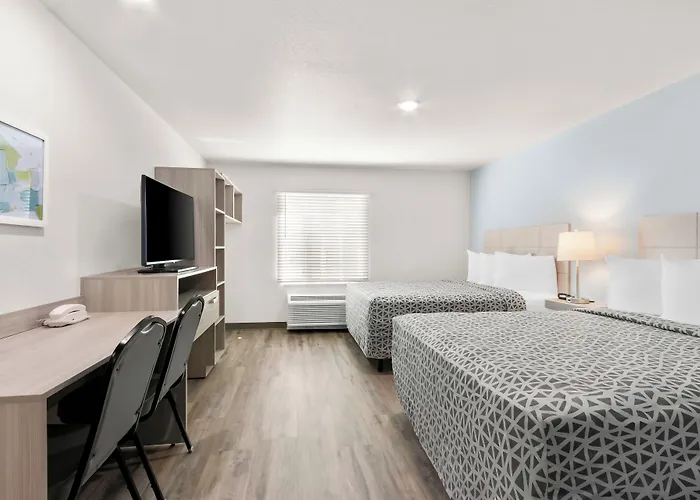 Woodspring Phoenix Medical Center Hotel *