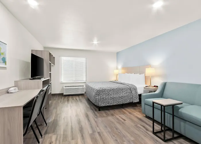 Woodspring Phoenix Medical Center