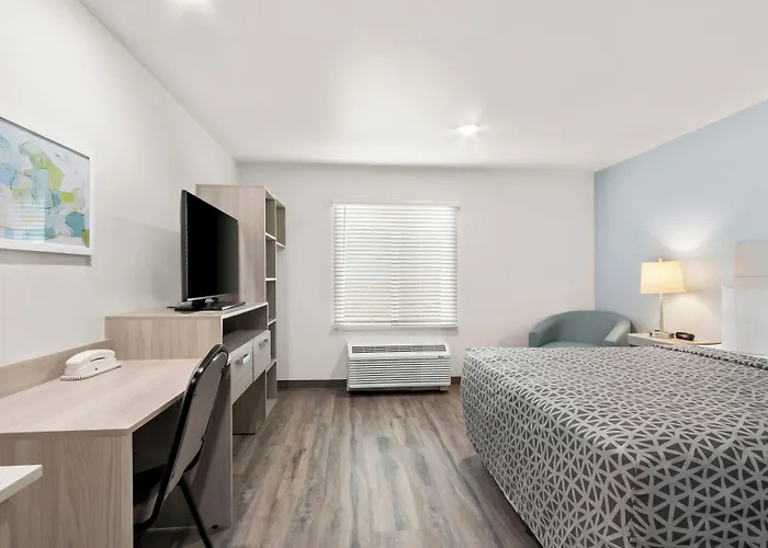 Woodspring Phoenix Medical Center Hotel