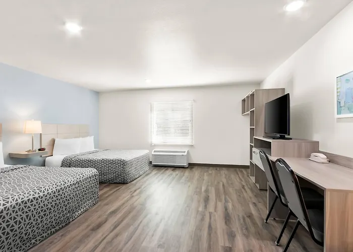 Woodspring Phoenix Medical Center Hotel